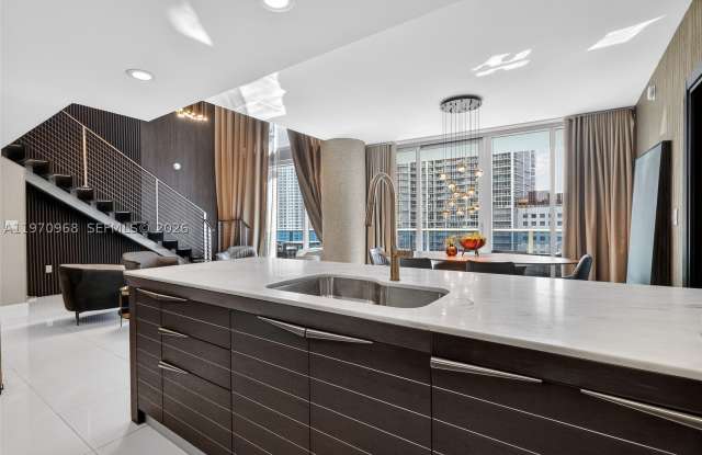 200 Biscayne Boulevard Way Gallery 3