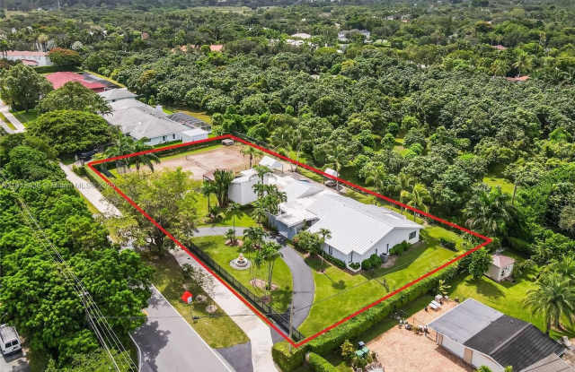 6900 SW 136th St photos photos