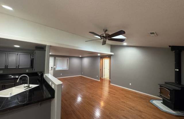 509 Chelan Avenue - Moxee WA photos photos