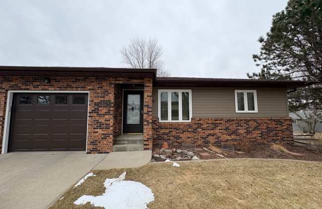 Fully Furnished 3 Bed 2 Bath! Gallery 1
