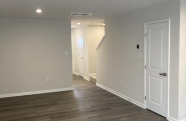 3304 Penguin Circle Gallery 4