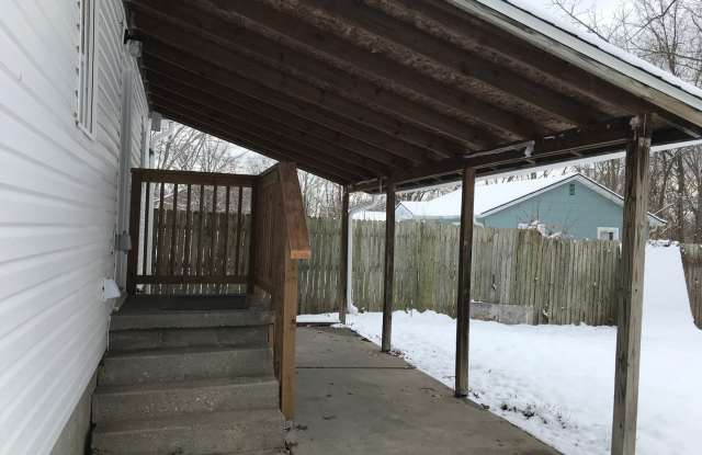 2 bedroom/1 bathroom single family home! - 116 Benton Street, Columbia, MO 65203