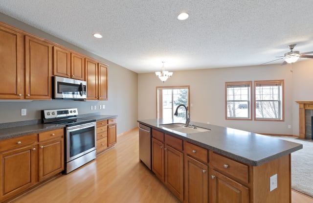3268 Oak View Dr - 3268 Oak View Drive, Woodbury, MN 55129