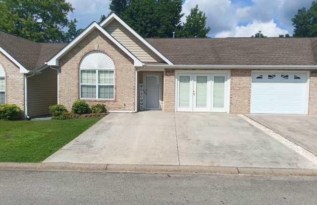 Knoxville 37912 - Available Now! Beautiful 2 Bedroom, 2 bath Condo! - Contact Lisa Vineyard (865) 216-9334 Gallery 1