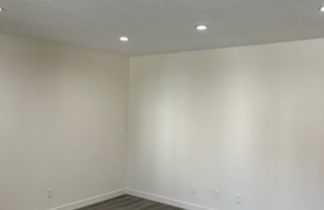 5529 Fulcher Ave Gallery 2