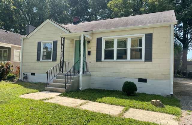 Renovated 3 Bedroom Near UNCG & Downtown Greensboro - Stackable Washer & Dryer Included! photos photos