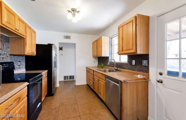 830 E Copper Street - 830 East Copper Street, Tucson, AZ 85719