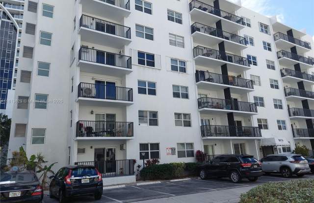 3000 Riomar St photos photos