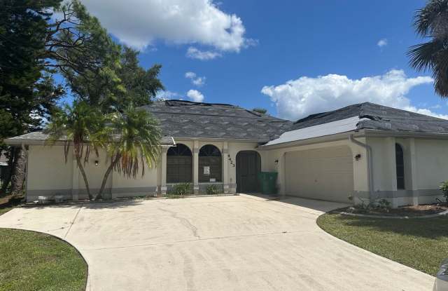 Newly Remodeled 3 Bedroom 2 Bath with Pool! 2 WEEKS FREE in January! - 4423 Albacore Circle, Port Charlotte, FL 33948