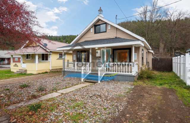 Kellogg Mid-Term Rental: Charming 3 Bed 1 Bath Home with Fenced Yard – Ends June 30! photos photos