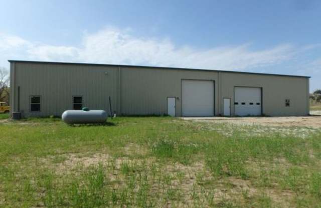 WOW - Awesome 3 Bed House With Huge Attached Shop! Gallery 4