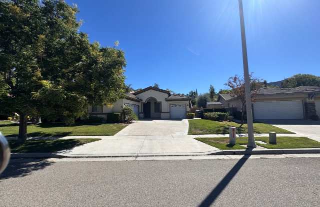 Single-family home 4 bedroom 2 bathroom plus bonus room located within the Eagle Glen Community photos photos