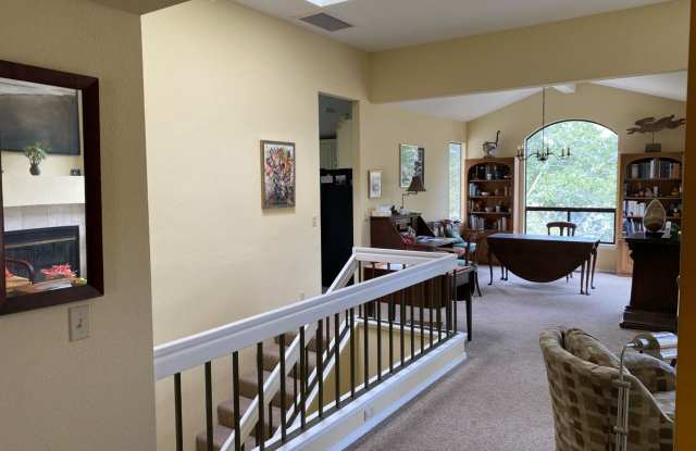 2070 Binns Court Gallery 3