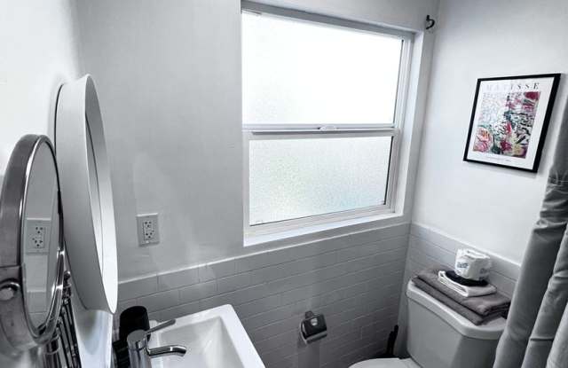 2050 Dracena Dr. Gallery 4