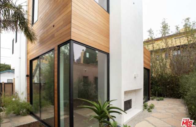 1033 Grant St - 1033 Grant Street, Santa Monica, CA 90405