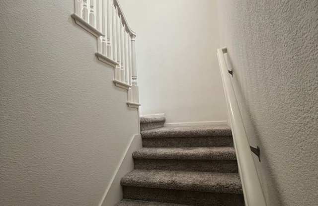 HAMPTON VILLAGE - 2 BR / 2 BA CONDO AVAILABLE NOW! Gallery 4
