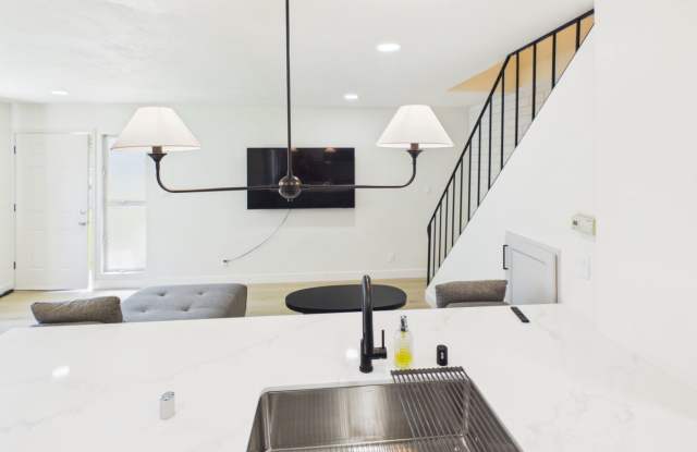 2B furnished rental Gallery 1