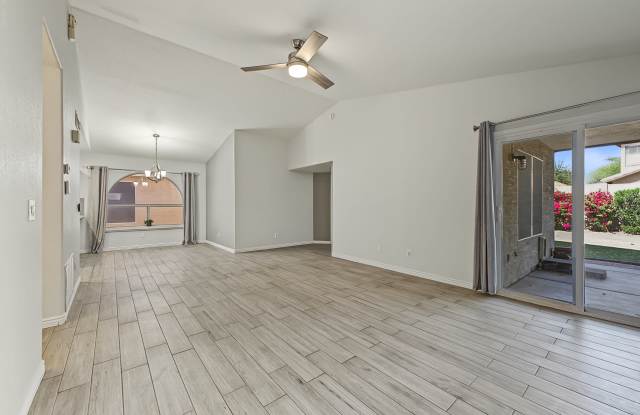 7946 West Laurel Lane Gallery 2