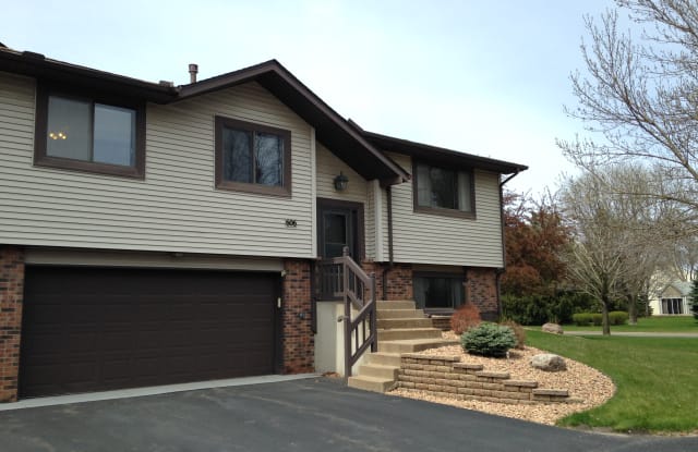 606 Donegal Cir - 606 Donegal Circle, Shoreview, MN 55126