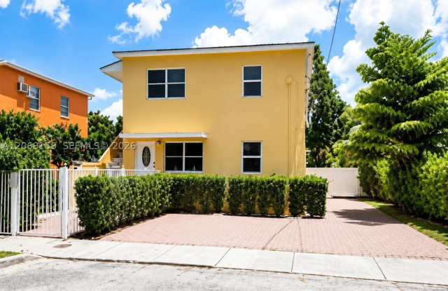 985 SW 10th St photos photos
