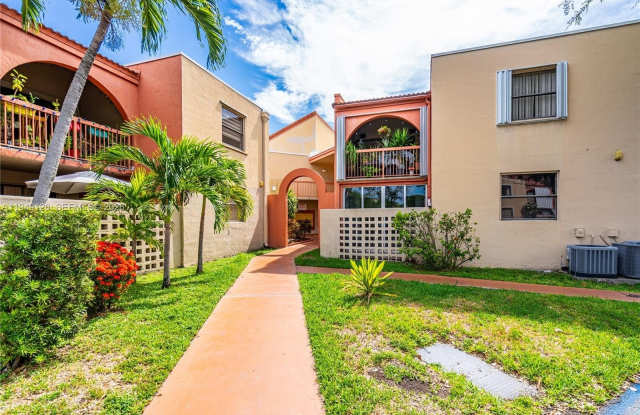 10257 NW 9th St Cir - 10257 Northwest 9th Street Circle, Fountainebleau, FL 33172