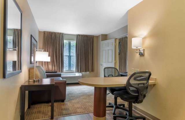 Atlanta - Alpharetta - Northpoint - West Gallery 3