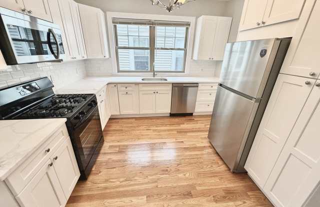 184 Boston St unit: 2 photos photos