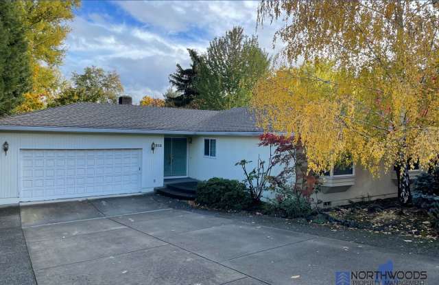 Nice 3 Bedroom 2 Bath Home in Quiet Neighborhood photos photos
