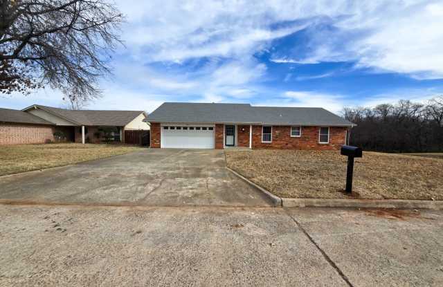 3 Bedroom 2 Bath home in Shawnee! photos photos