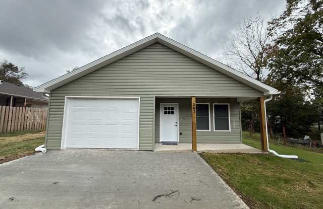 802 W Gay St - 802 West Gay Street, Warrensburg, MO 64093