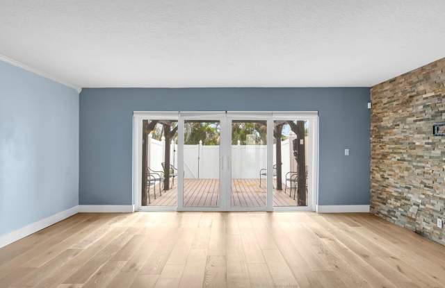7 EMERALD Court Gallery 4