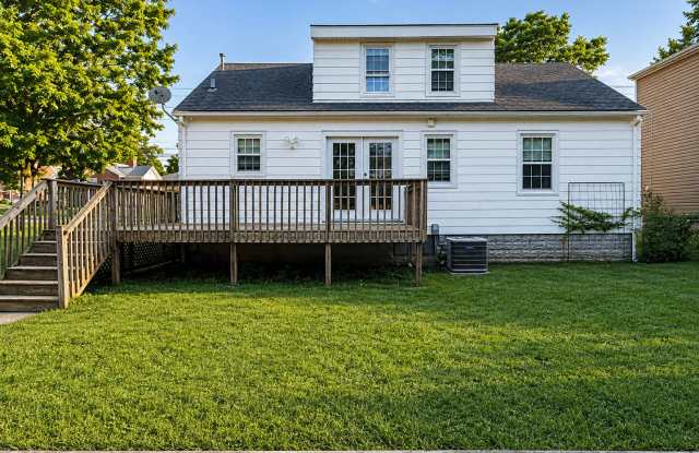 3 Bedroom Campus Rental - NOW PRELEASING FOR 2027–2028! Gallery 4