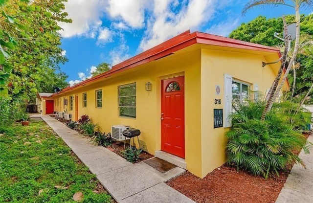 316 SW 15th Street unit: 3 photos photos 316 SW 15th Street unit: 3 photos photos