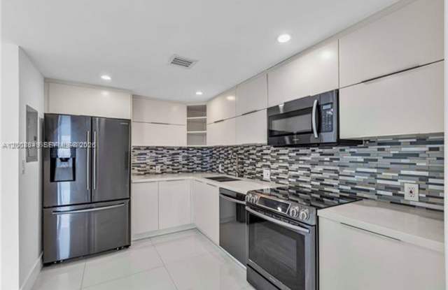 100 Bayview Dr cu-508, Sunny Isles Beach, FL 33160 photos photos
