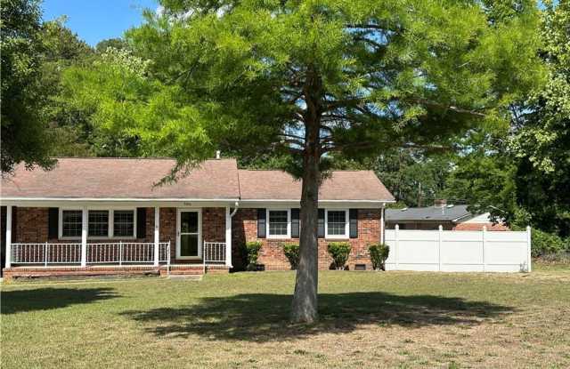 3 Bedroom, 2 Bath Home off Yadkin Rd. So close to Ft Bragg, Shopping & Dining! photos photos