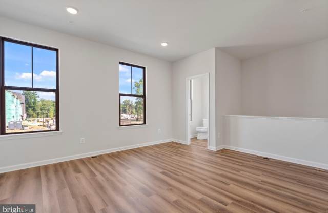 6947 GLADEBROOK RD Gallery 4