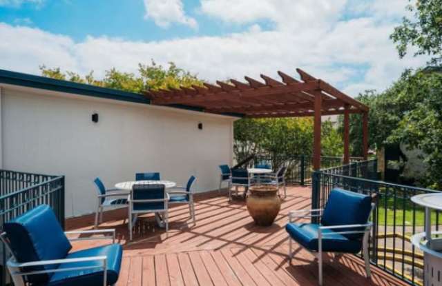 5267 Glen Ridge Dr Gallery 2