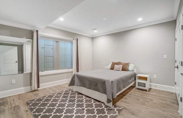 1712 Linwood Place Gallery 1