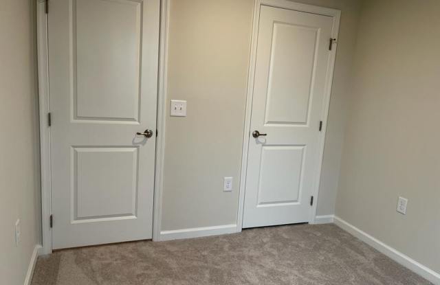 Room in 4 Bedroom Home at Romeria Dr Gallery 3