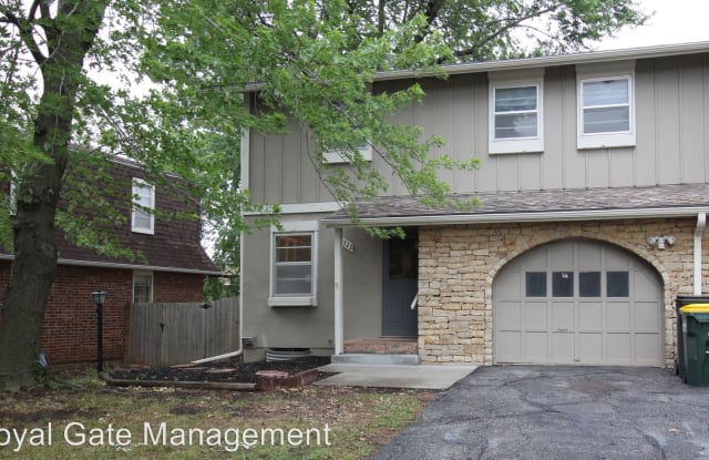 10722 W 88th Terrace - 10722 West 88th Terrace, Overland Park, KS 66214