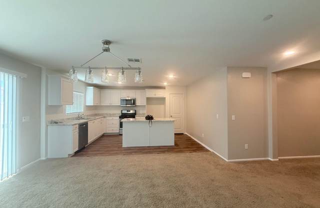 Beautiful Two Story Home, 3 Bedrooms, 2.5 Bathrooms, Solar Panels, Gallery 4