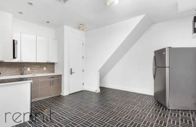 10 Locust St. Gallery 4