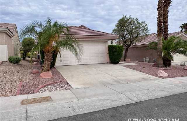 Beautiful 55+ Home with Vaulted Ceilings & Stainless Steel Kitchen Gallery 4