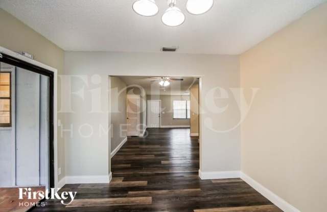 4555 Palm Ridge Boulevard Gallery 4