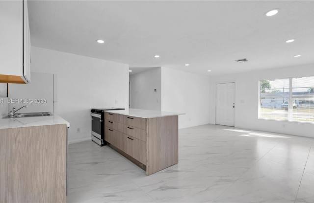 4285 SW 48th Ct photos photos