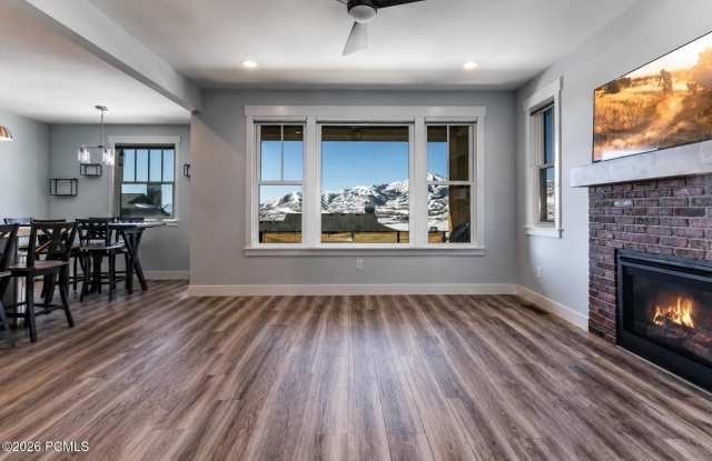 11901 N Shoreline Drive Gallery 2