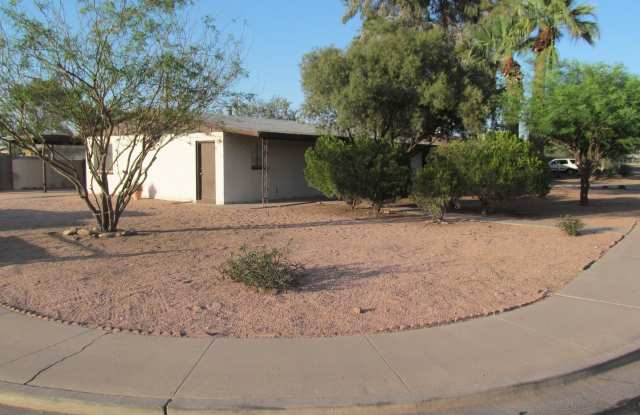 ASU REMODELED - 5BR/2BA HOUSE SWIMMING POOL, BUILT IN FIRE-PIT, BEAUTIFUL HOME , TILE FLOORS photos photos