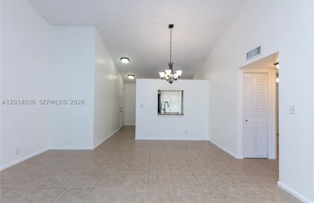 717 Gardens Dr Gallery 4