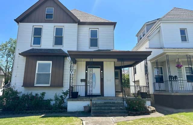 Norwood- Adorable Duplex with ample space and storage photos photos