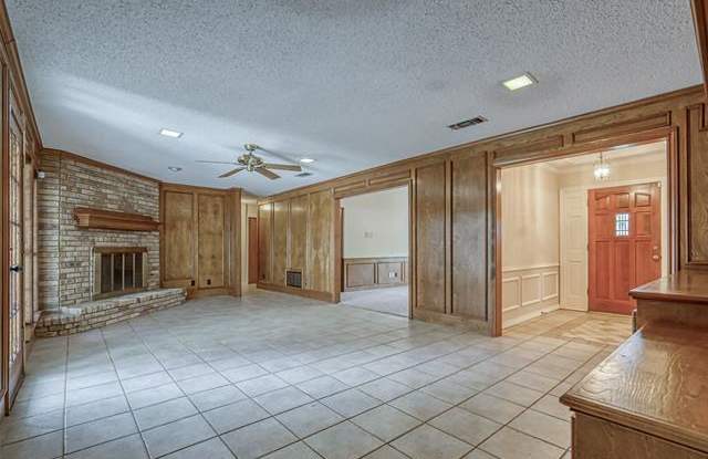 4309 Country Club Drive Gallery 2